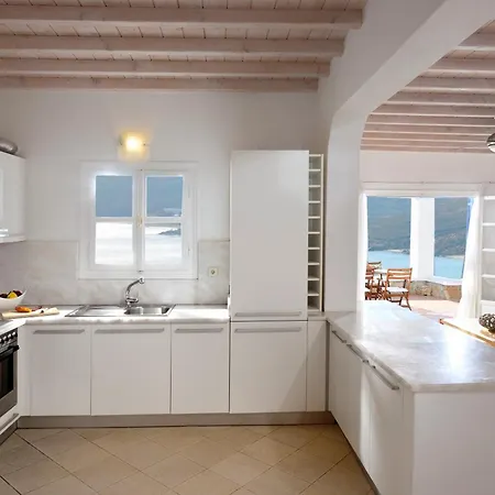 Crysta Mykonos *